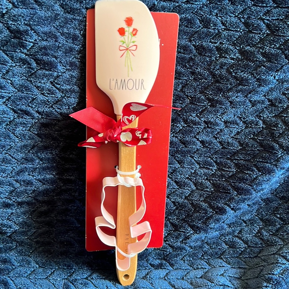 Rae Dunn Spatula and cutter set NWT